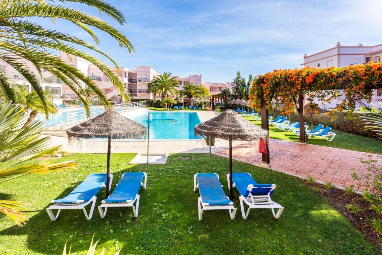 Lovely 2 Bedroom Apartment Including Pool, Stunning Ocean Views & Beach Closeby Luz Exterior foto
